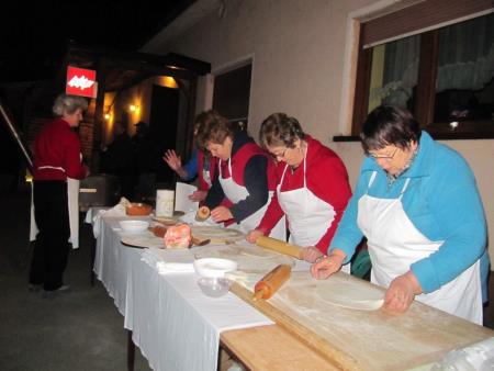 Postavitev prazničnega drevesa, prižig lučk in blagoslov 15